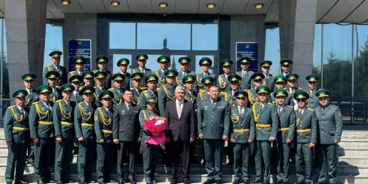 Шығыс Қазақстан облысының әкімі жас офицерлермен кездесті