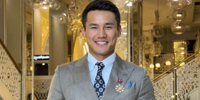 «Бала кезінен краш екен ғой»: Еркебұлан Тоқтар отбасылық альбомын көрсетті