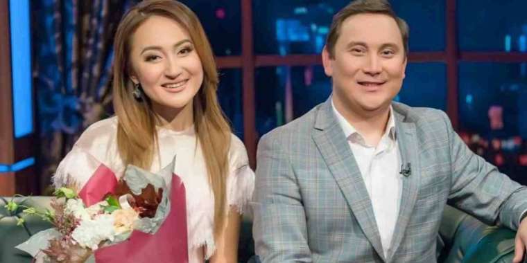 «Әйелің бір күнде сатып жібереді». Қайрат Әділгерей анасын жанынан тастамаған спортшы туралы айтты