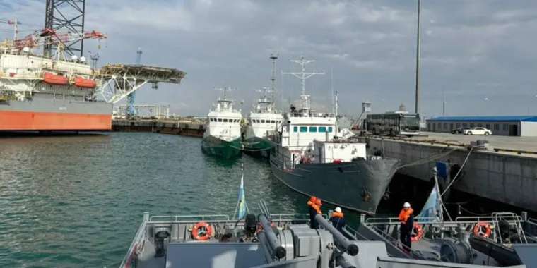 Қазақстан Каспий теңізіне алып әскери кеме шығарады