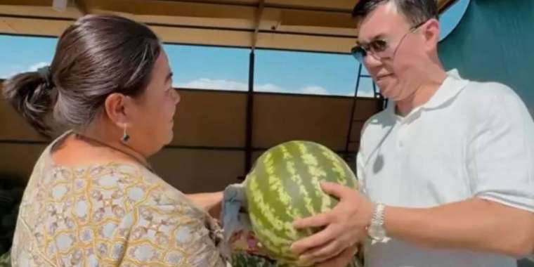 Нұрлан Қоянбаев өзіне көмектескен сатушыдан 2 тонна қарбыз сатып алды