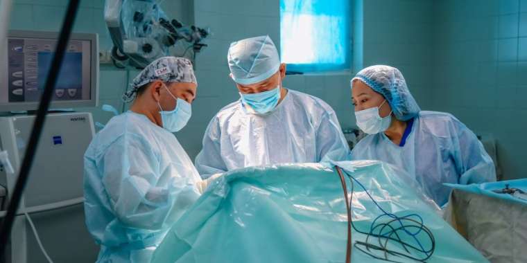 Атыраулық дәрігерлер пышақ қолданбай ота жасады