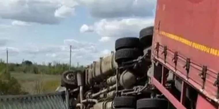 Ақтөбеде тағы да жол апаты. Жүргізуші ауруханаға түсті