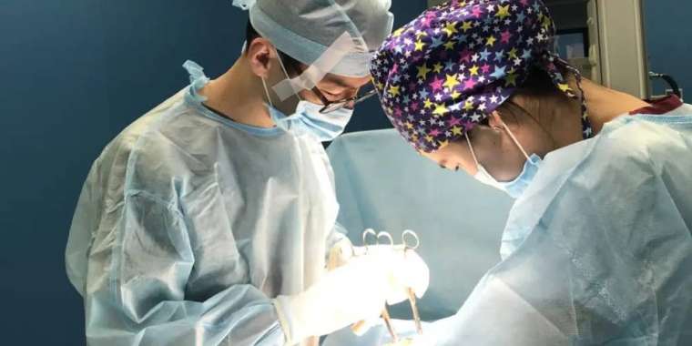 Дәрігерлер науқастың денесінен 30 келілік ісік алды