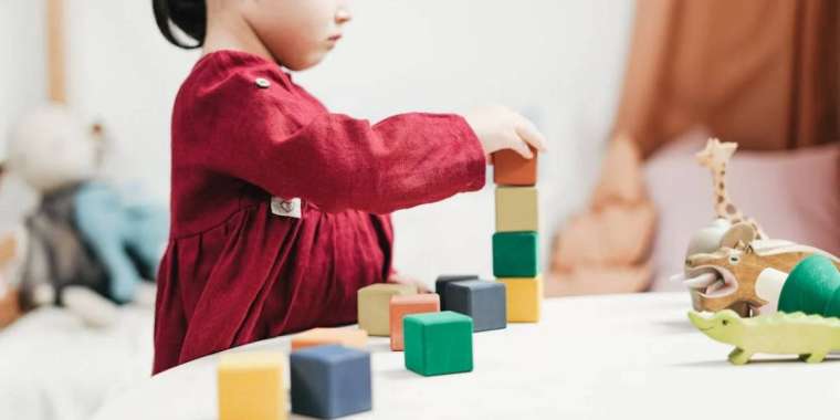 Балабақша директоры айыппұлдарын төлеу үшін қызметкерлерден ақша жинаған