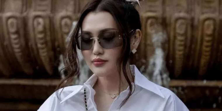 «Жасыңыз 18-де емес пе»: Ерке Есмахан жаңа образымен көпшілікті тамсандырды