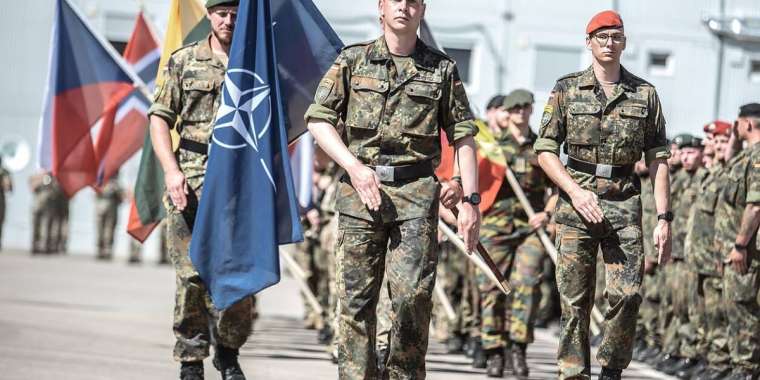 НАТО Латвия мен Литвадағы базаларын күшейте бастады