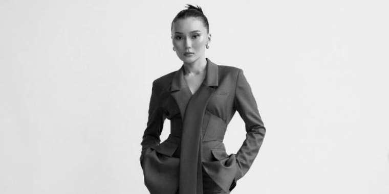 «Ақтап алу мүмкін емес»: Айсәуле Бақытбек әкесімен қарым-қатынасы жайлы айтты