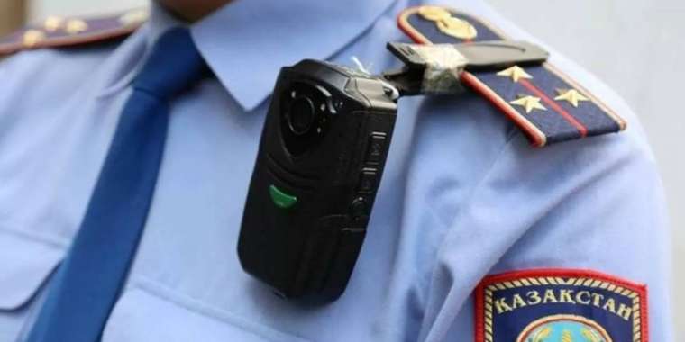 «Басынан атқан»: Алматыда көліктен ер адамның денесі табылды