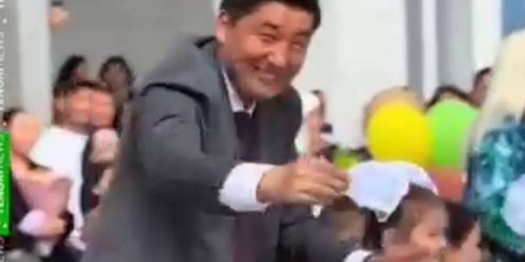 Мектеп директорының биі  көпшілікті сүйсінтті