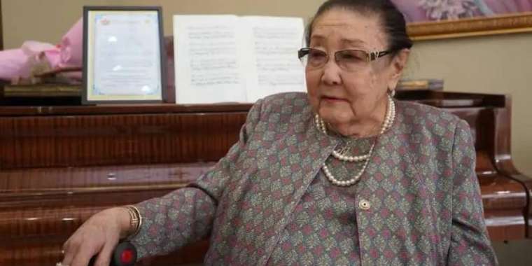 Халық әртісі Бибігүл Төлегенованы Air Astana қызметкері ыңғайсыз жағдайға қалдырған