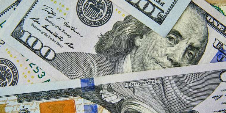 Ақша айырбастау орындарында доллар қанша теңгеден саудаланып жатыр?