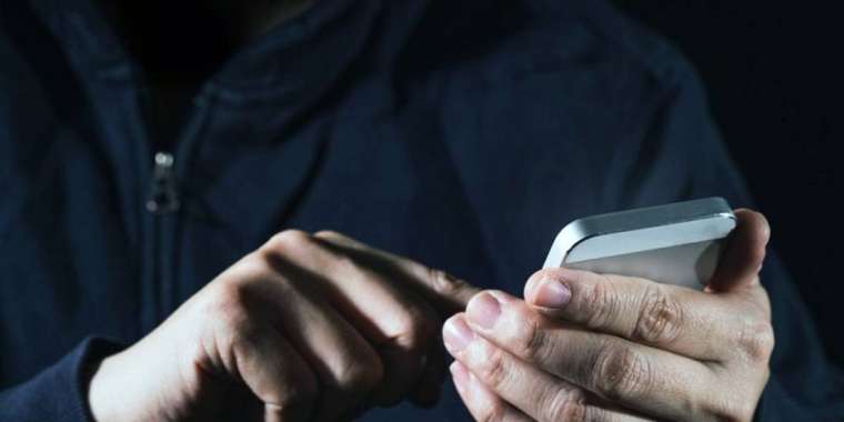 “Әкім орынбасарымын”: Түрмеде отырған алаяқ кәсіпкерді алдап кетті