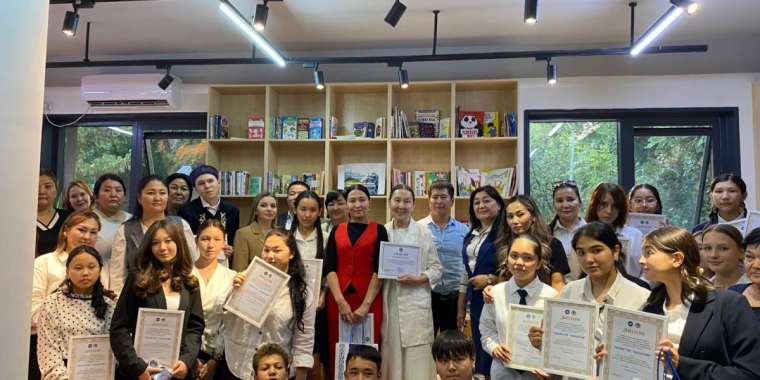 Оқушылар өлең оқудан жарысты