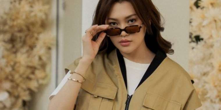 «Назардың бәрі менде». Ерке Есмахан оқырмандарымен сырласты