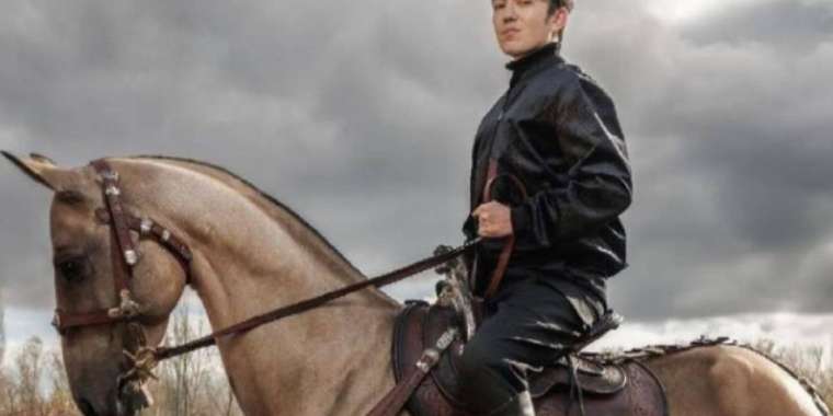 Димаш Құдайберген жанкүйерлеріне әннің сөзіне қатысты өтініш білдірді