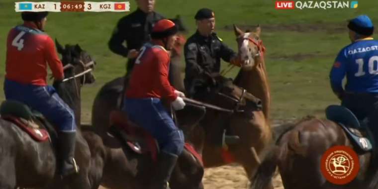 Көкпардан финалдық кездесуде қазақ-қырғыз шабандоздары жанжалдасты