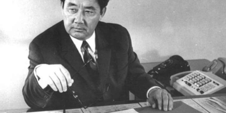 Мемлекет қайраткері Асанбай Асқаров