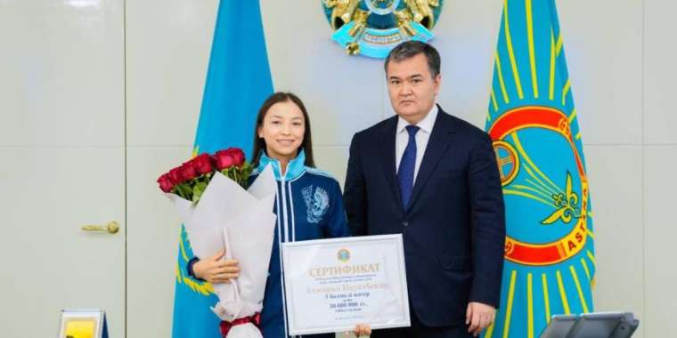 Ақмарал Науатбекке үш бөлмелі пәтер сыйға берілді