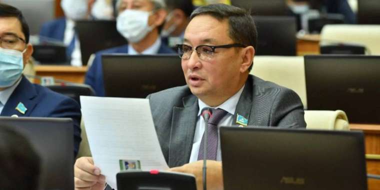 Асқар Садықовтың депутаттық креслосына Перуашевтың орынбасары жайғаспақ