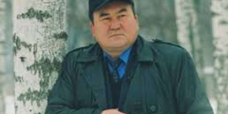 Балапан өзінің трусигіне зейін қояды