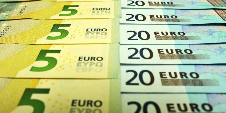 Доллар мен еуро неше теңгеден саудаланып жатыр?