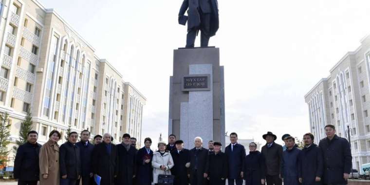 Елордада Мұхтар Әуезов ескерткіші ашылды