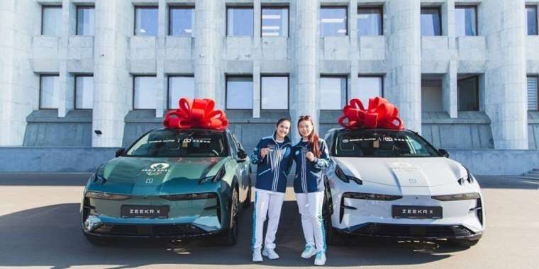 Назым Қызайбай Олимпиададан кейін сыйға алған көліктерін сатып жатыр