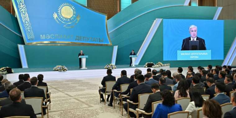 Өзін блогер санайтындар әкімнің әр қадамын аңдуды әдетке айналдырды - Тоқаев