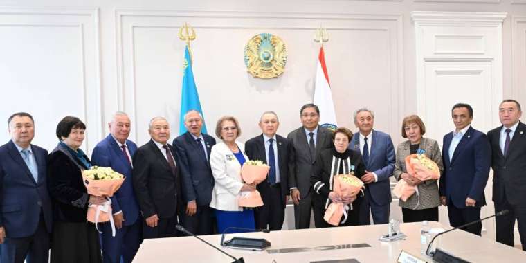 Алматы әкімі қалалық Ардагерлер кеңесінің мүшелерімен кездесті