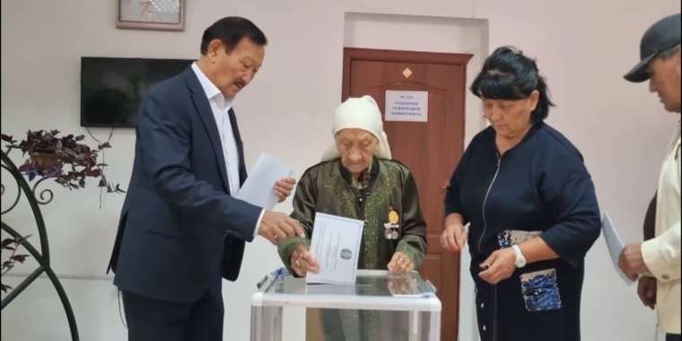 Жаркентте бір әулеттің 33 адамы бірге келіп дауыс берді