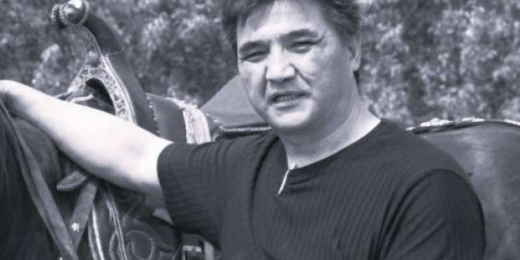 Белгілі саясаткер Төлен Тоқтасынов дүниеден өтті