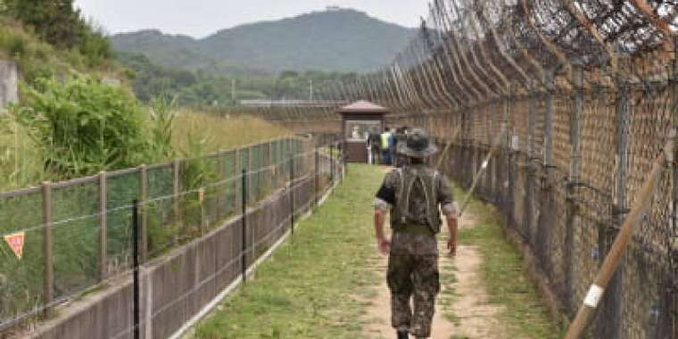 Солтүстік Корея Оңтүстік Кореямен байланыстыратын шекарасын жапты