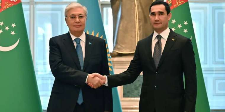 Қасым-Жомарт Тоқаев пен Сердар Бердімұхамедов шағын құрамда келіссөз жүргізді