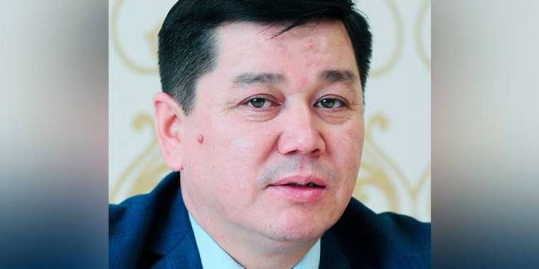 Желіде өтіп бара жатқан адамды ұрдым Желіде өтіп бара жатқан адамды ұрдым