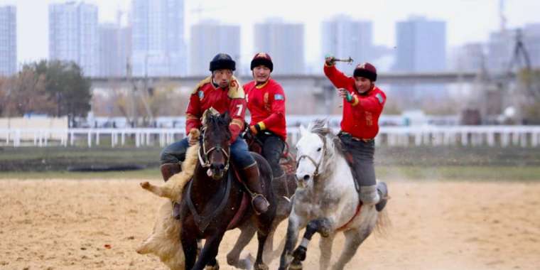 Астанада көкпар мен бәйге жарыстары өтті