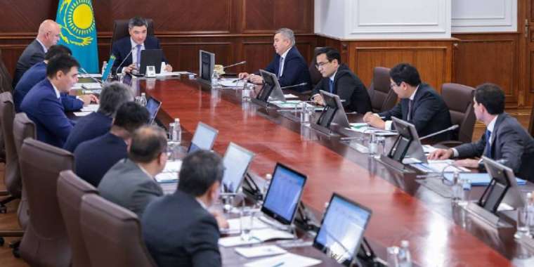 Олжас Бектенов экспортқа бағытталған өндірістерді қолдау шаралары бойынша кеңес өткізді