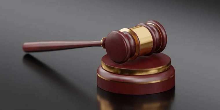 Жүргізуші куәлігіне емтихан тапсырғандардан 40 млн теңге сыйақы алған ХҚО қызметкерлері сотталды