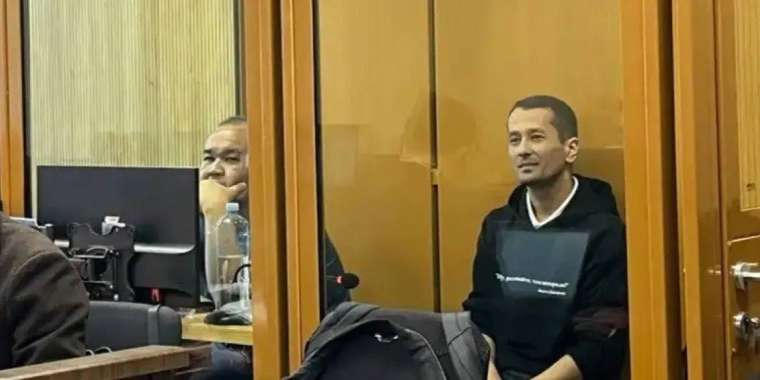 Журналист Данияр Әділбеков 4 жыл 6 айға бас бостандығынан айырылды