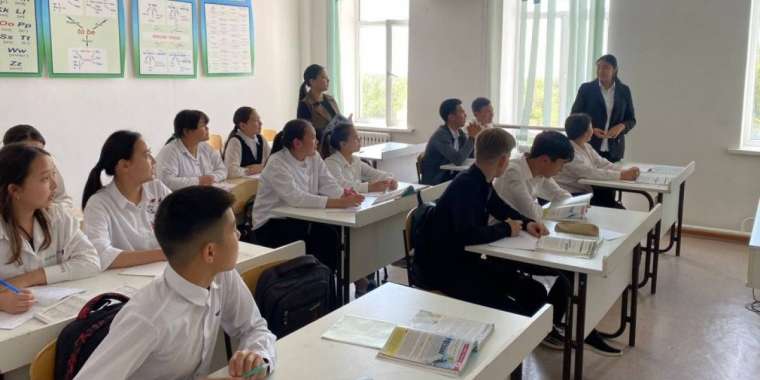 Оқушыларына дәретханада «понятие» туралы айтқан семейлік мұғалім жұмыстан қуылды