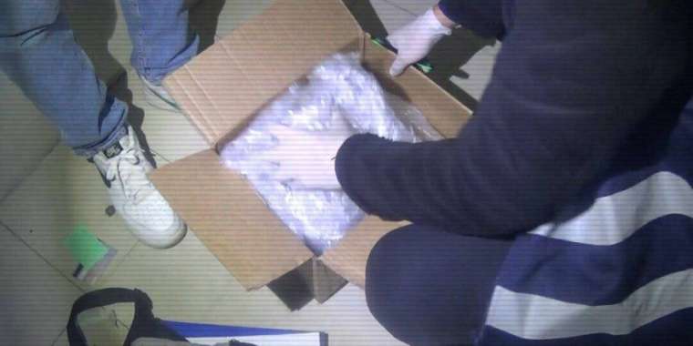 Алматыға шетелден келген сәлемдемеден гашиш майы табылған