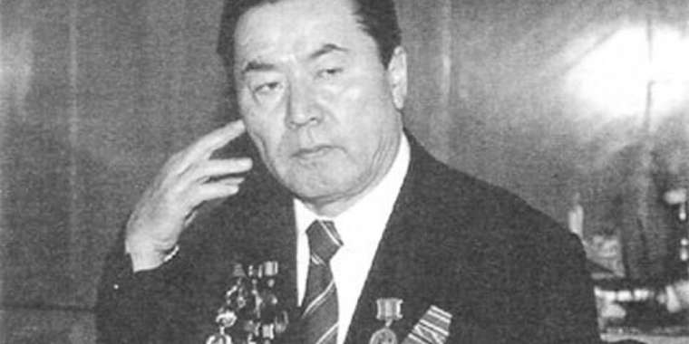 Бүгін Халық қаһарманы Рақымжан Қошқарбаевтың туғанына — 100 жыл