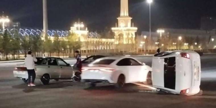 Астанада «Қазақ елі» монументінің қасында жол апаты болды