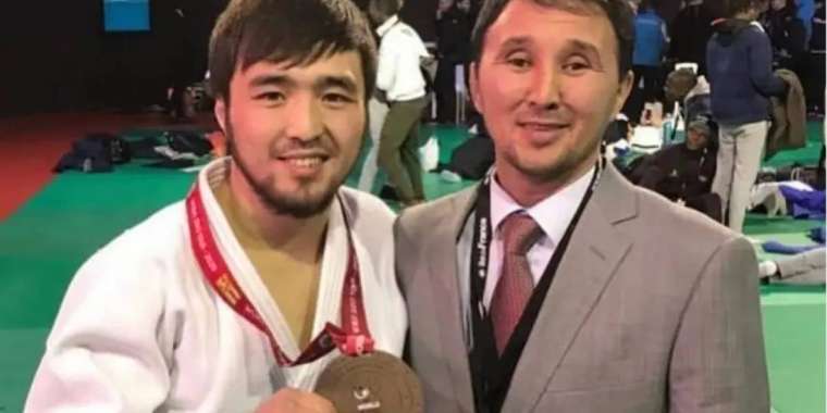 Елдос Сметовтың бапкерінің айлығына 4 млн теңге қосылды