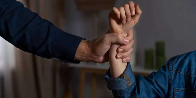 Талғарда зорланған қыз суицид жасамақшы болды