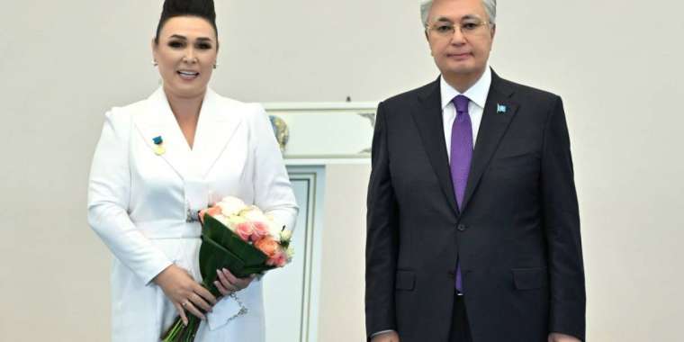 «Енді сахнаға ұялмай шығамын»: Майра Мұхамедқызы Халық әртісі атағын ұзақ күткенін айтты