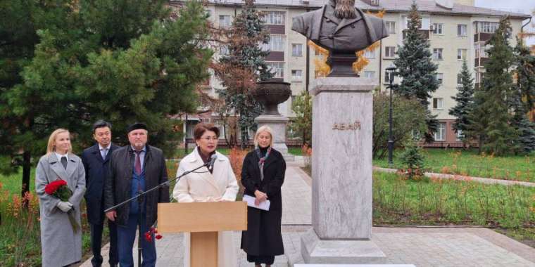 Татарстанда Абай Құнанбаевтың ескерткіш-бюсті ашылды