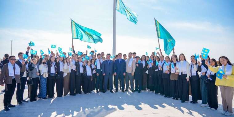 Шымкенттің ең биік нүктесінде алып ту желбіреді