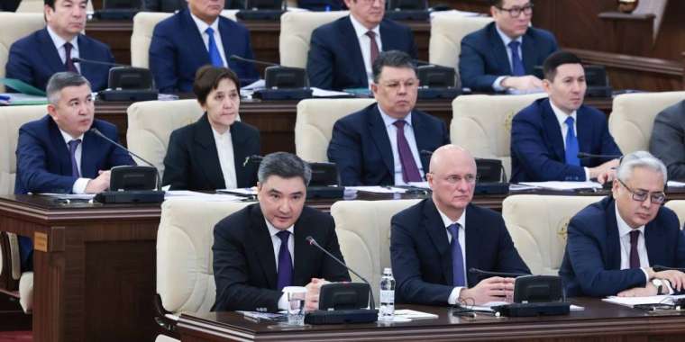 Олжас Бектенов Мәжіліс депутаттарының сұрақтарына жауап берді