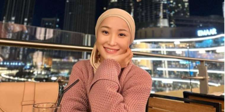 Мөлдір Әуелбекованың домбырада ойнағаны көпшілікті тамсандырды